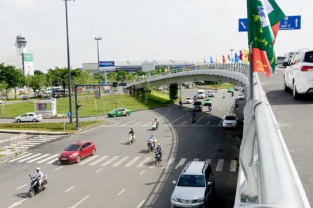 Cầu vượt cửa ngõ sân bay Tân Sơn Nhất